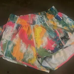 Lululemon size 2 low rise 2.5 inch hotty hot short